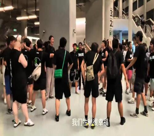 绝杀申花后,国安球迷版《征服》再次在工体外响起