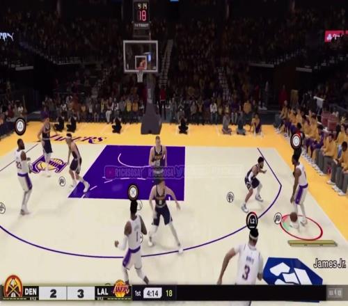 NBA2K演示布朗尼空中连线詹姆斯暴扣!