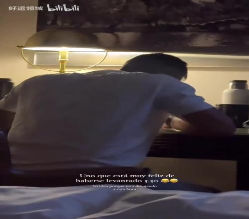 劳塔罗凌晨530起床画画,差点被老婆揍