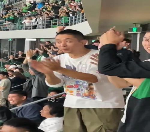 幸运啊,篮球解说员段冉第一次现场看球就赶上了国安81
