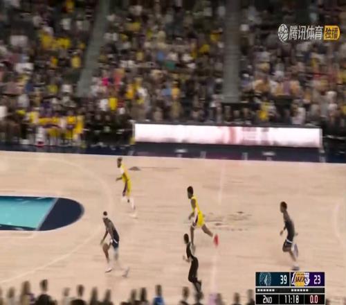 欢迎来NBA!布朗尼传拉塞尔被断不过回防送犀利钉帽