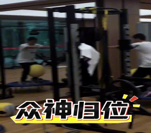 兄弟们,你们认真练,我阿桑负责给你们拍照