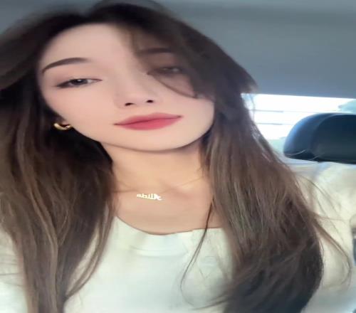 杨政女友孟雅芳:某人天天训练那我就先发个自拍吧
