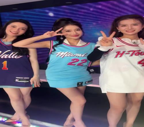 周玲安:女孩子果然还是穿球衣最美!