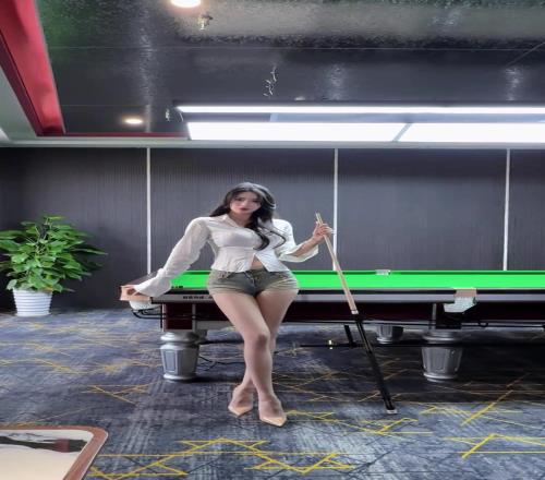 这球真白!网红篮球女解说盼盼这身材
