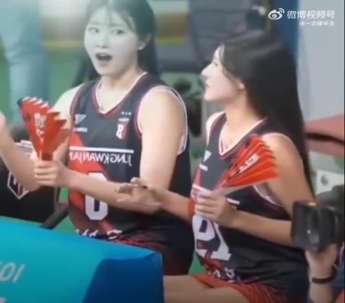 拉拉队:下头外援乱坐人,家人们谁懂啊