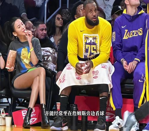 NBA最强美腿球迷,能经常坐在詹姆斯旁边看球竟因为这个老头