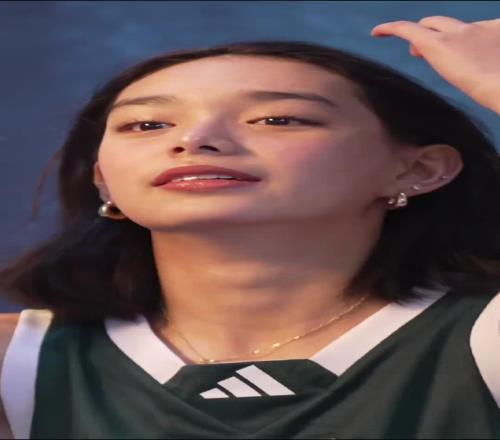 上海中学国际部女篮拍摄定妆照,小姑娘们充满了青春和活力