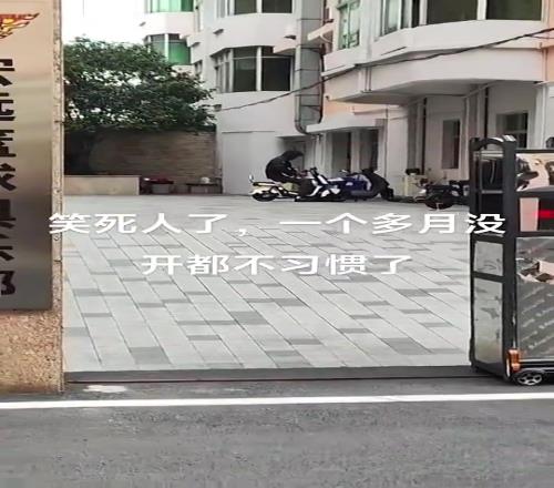 又回广东了!贝兹利一个多月没骑电动车,都有点不顺手了