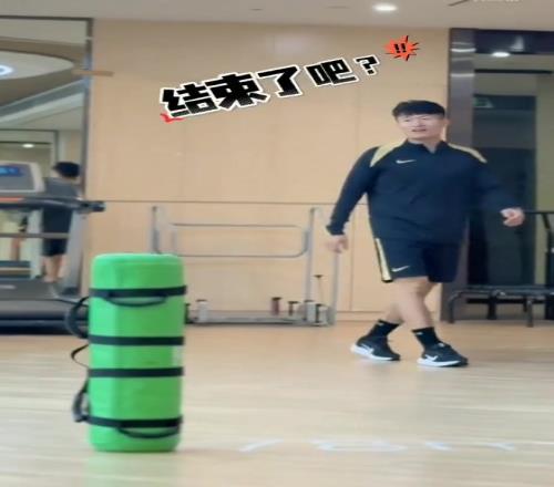 国安大将林良铭更新社媒:不下班,接着练