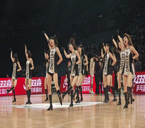 火辣热舞!北京首钢男篮啦啦宝贝showtime!!