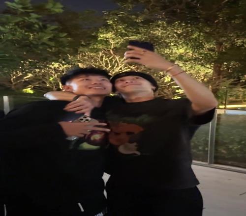 王嘉尔,周楷恒,椰子一起庆祝跨年!