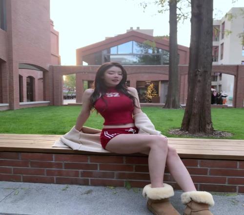 坐老詹身后爆红的女星周麟嘉晒视频:你要的样子我都有!