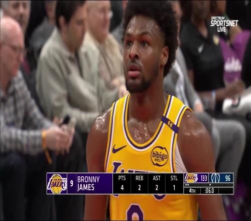 奇才球迷真会玩!布朗尼上罚球线,全场竟高呼MVP!