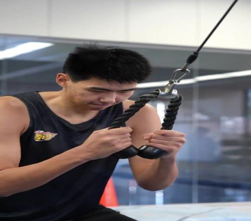 广东宏远球队年后力量恢复训练