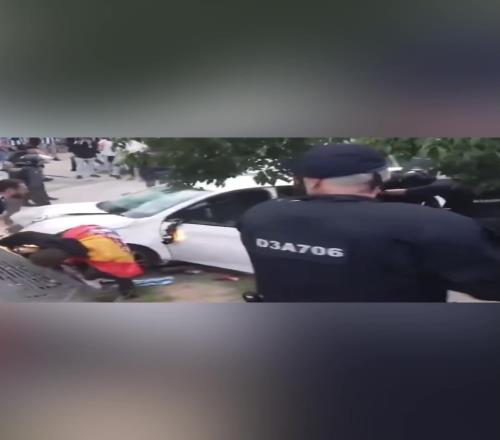 现场一片混乱!巴萨vs西班牙人场外发生车祸有球迷倒在地上不起