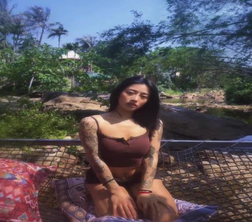 李添荣女友晒游玩照片,非常惬意啊