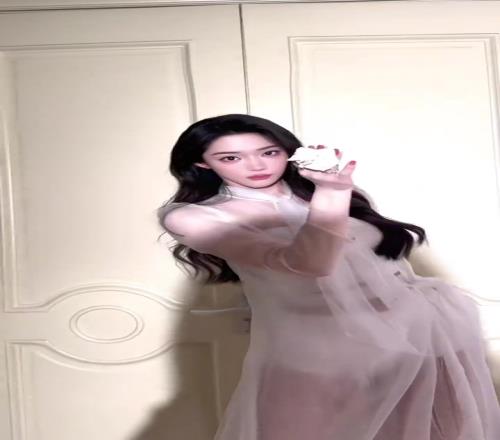 美美哒!美女主播婧雯的变装视频:人生小满胜完全