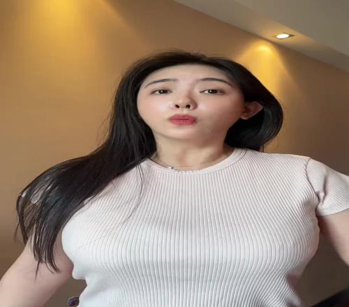 你说得都对!女球迷:我说国足能赢就必须能赢