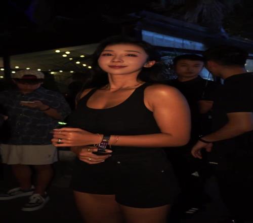 又是一年中国行!去年哈登跟张曼源干杯共饮