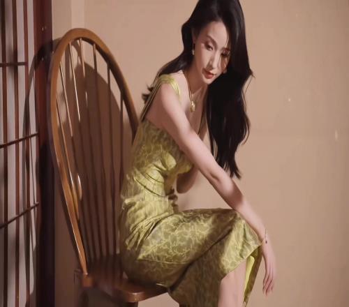 画风突变!女主播辰辰:尝试新风格,天上掉下个辰妹妹