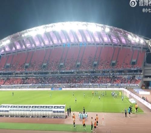 看台稀稀拉拉,三镇主场仅5016人创赛季上座人数新低