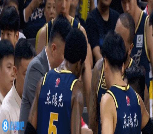 硬件出了问题!比赛进入暂停广东现场大屏幕花了