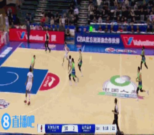 上来就干一件事!于德豪半场出战1分49秒送4次犯规&空篮不中