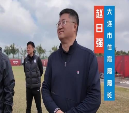 大连市体育局局长赴海口探访英博:继续在中超展示大连足球风采!