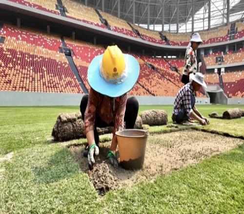 渝媒:龙兴足球场完成8000平方米草坪移植确保达国际A级赛事标准