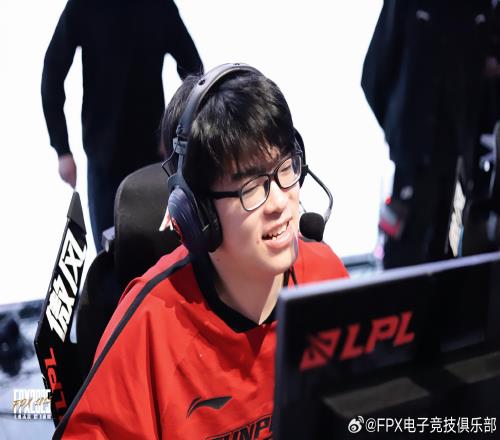 什么情况FPX接连被NIPJDG横扫,中单Care疑似隐藏微博全部内容