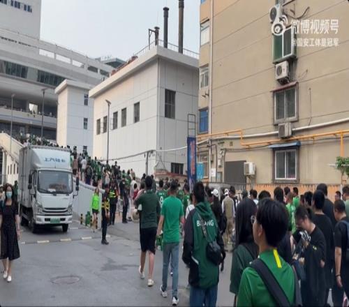 客战石家庄功夫!博主:有1700名北京球迷来现场支持国安