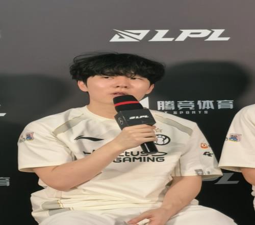 要不你们还是别运营了!Rookie:第一把运营失误第三把我们送了