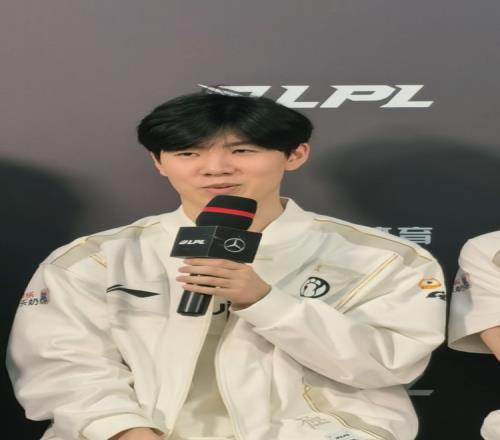 他温我哭!TheShy:我打线上的Solo不好意思选英雄商量后选的EZ