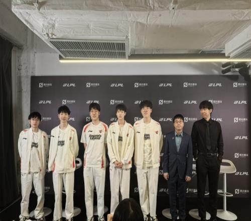 AL赛后群访教练:大家可以期待我们的成长我们会好好利用时间