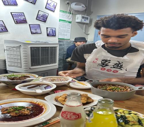 安排上了!文班社媒晒牛肉面&糍粑&花生露&北冰洋汽水