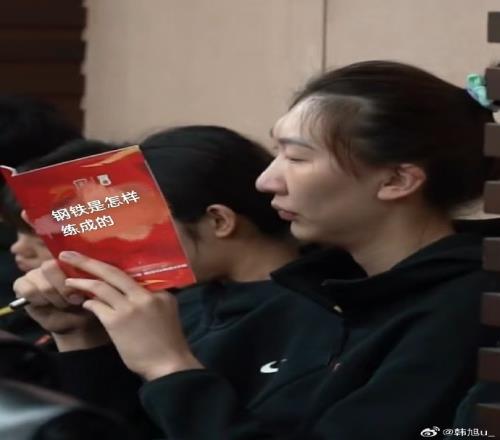 韩旭晒学习照:祝所有高考学子考的都会蒙的全对记得带好证件哦