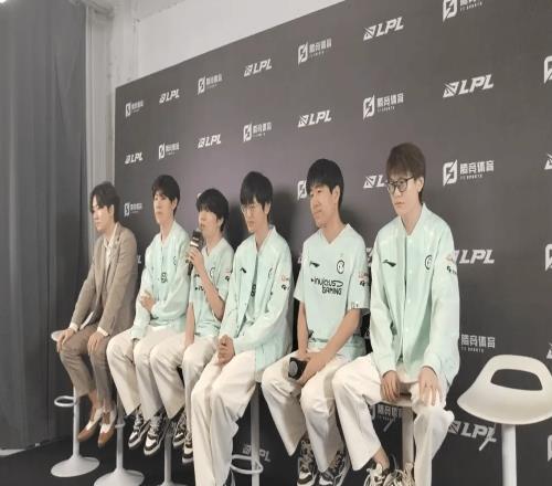 原来我没赢过Xiaohu!被告知自己首次在BO5战胜Xiaohu,Rookie:一直以来吗