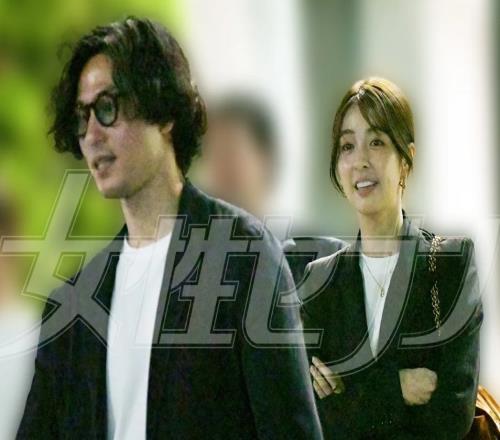 郎才女貌!南野拓实被拍到与演员女友约会,两人2020年开始交往