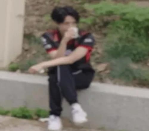 点自己呢G2官推整活:这么强势的首局,如果被让一追三可就耻辱了
