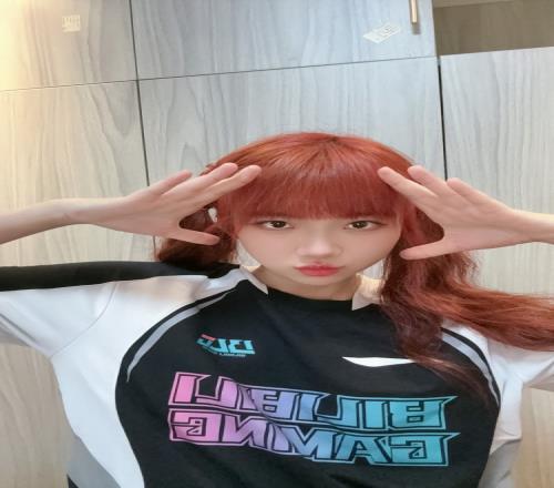 mage晒照:收到了Msi比赛队服!超级喜欢!BLG和AL加油