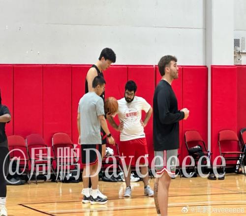 周鹏:杨瀚森训练最后加练定点三分