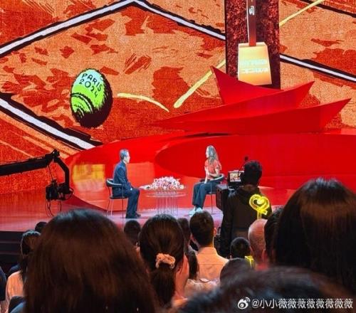 网传郑钦文录制感动中国人物颁奖典礼,有粉丝看到她在北京训练