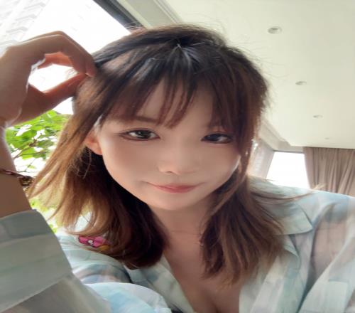 LPL女解说瞳夕晒出自拍:“糟糕是的感觉”
