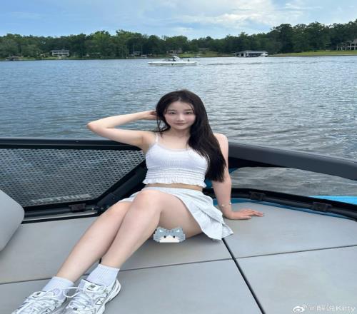 把吧友当外人解说Kitty晒照:晒晒太阳