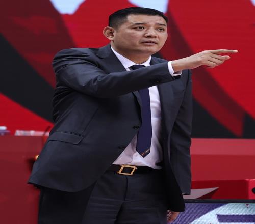 巩晓彬谈入选名人堂:篮球是我一生的挚爱继续努力加油干