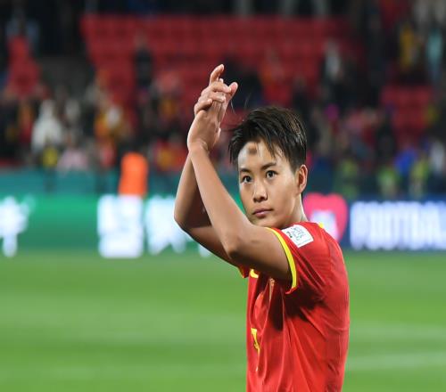 青岛媒体:中国女足离开青岛前往韩国参加东亚杯,9日首战韩国