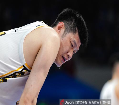 孙铭徽+胡金秋+周琦的三巨头足够豪华但四川阵容深度不足