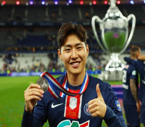 小跌500万李刚仁45场6球6助合格轮换,赛季4冠王掉身价又何妨