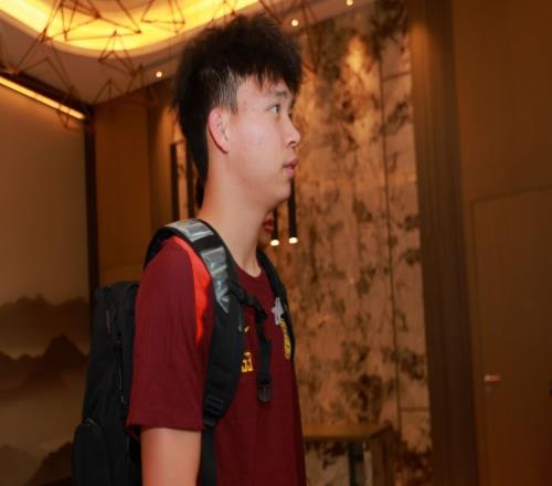 和刚才我直播时候分析的一样印尼主攻右路,王钰栋状态不错有机会